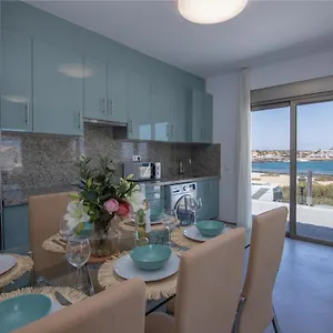 https://poris-corralejo-beachfront-seaview-5-gold-by-holidayshome.in-canary-islands.com