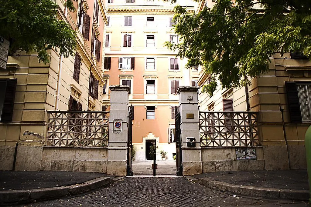 Luxury Domus Amadeus Apartment Rome