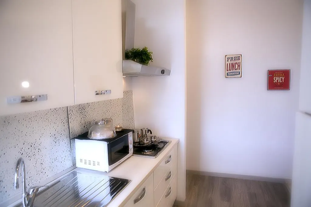 Luxury Domus Amadeus Apartment Rome 0*,