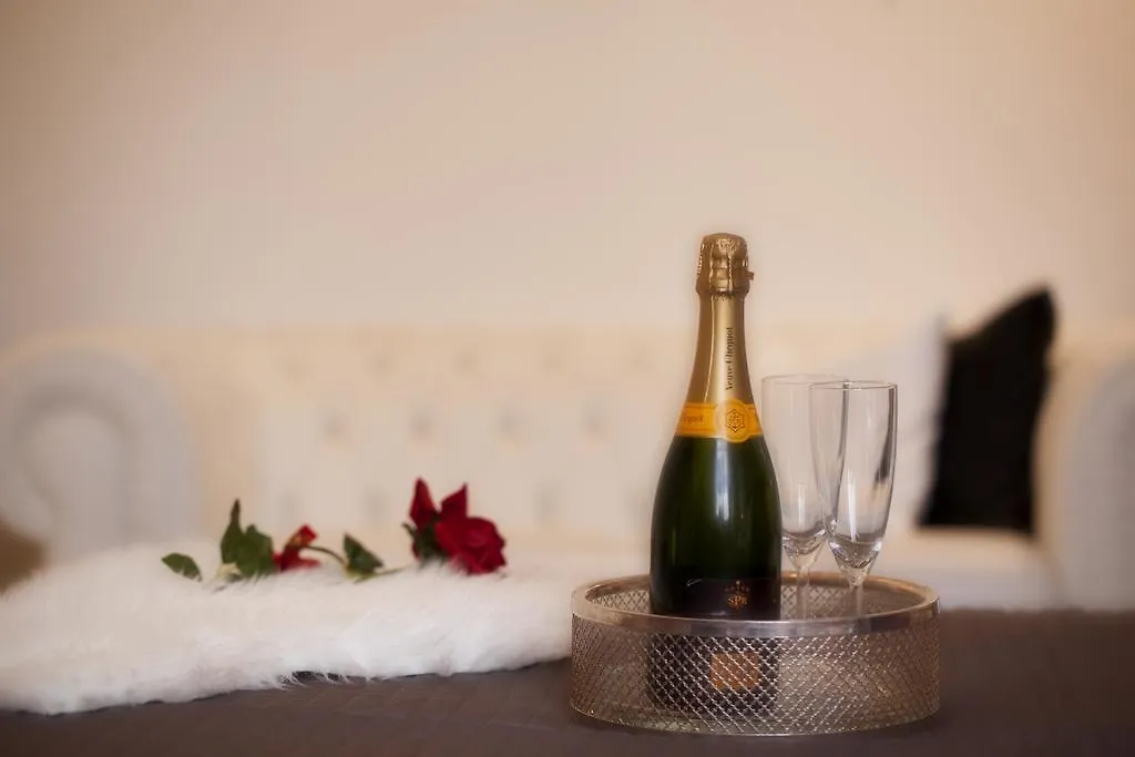 Luxury Domus Amadeus Apartment Rome